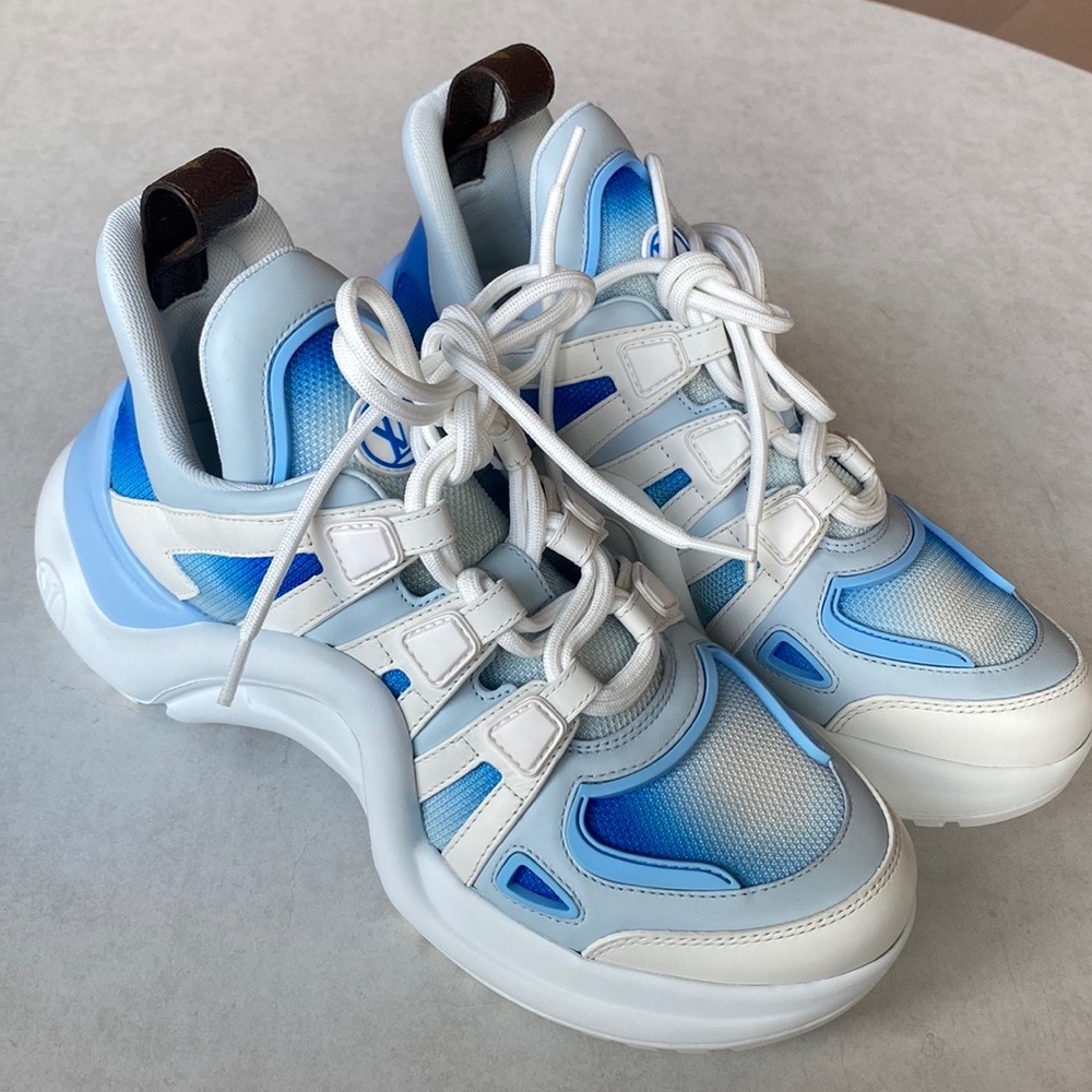 LOUIS VUITTON ARCLIGHT SNEAKER - Picture 2 of 10